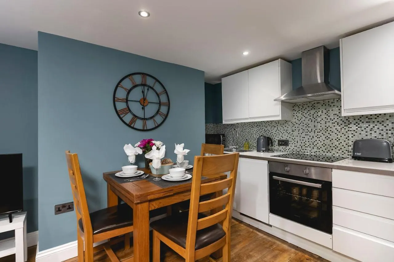 Brighton Beach 2Br Ap With Patio Apartment